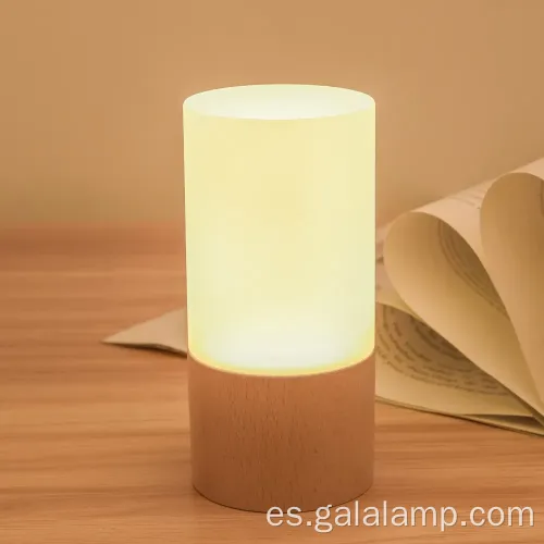 Sofisticada luz nocturna de madera maciza para el hogar